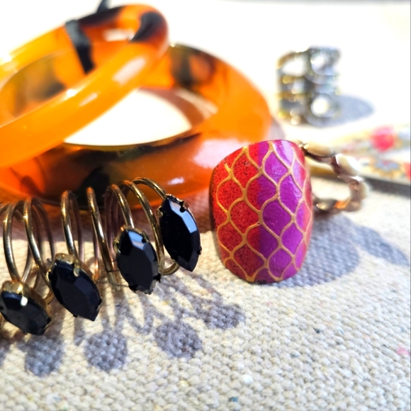 8-piece Boho Collection-Vintage Leopard🐆Lucite Faux Bracelets🐾💫Plus more! - Picture 2 of 10